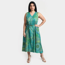 Load image into Gallery viewer, Green Belted Sleeveless Midi Dress Size 14-30 B3