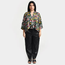 Load image into Gallery viewer, Black floral Crop Top OneSize 8-18